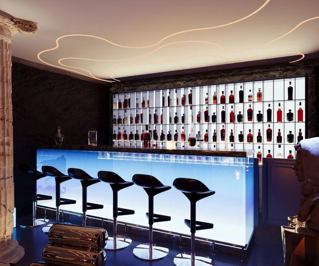 Bar 2 SC Luxury Hotel